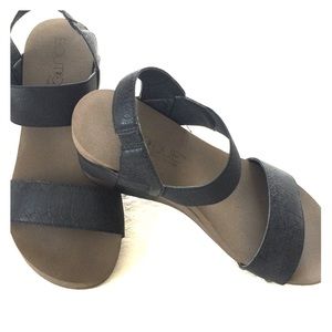 Boutique By Corky’s “Bandit” wedge sandal size 9.